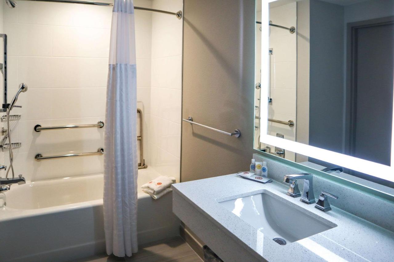 King Suite with Accessible Tub - Accessible/Non-Smoking at Comfort Suites Gainesville near University