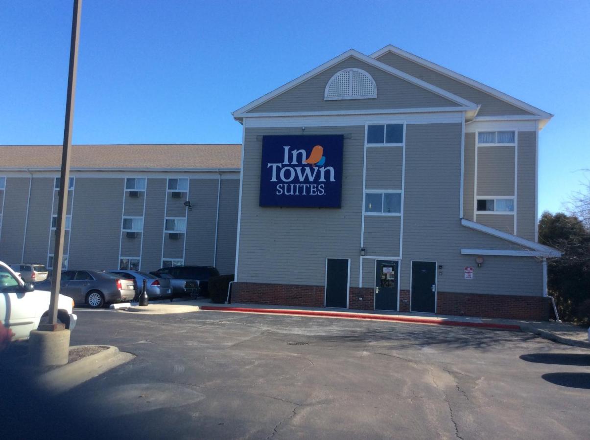  | InTown Suites Extended Stay Chicago IL - Elk Grove O'Hare