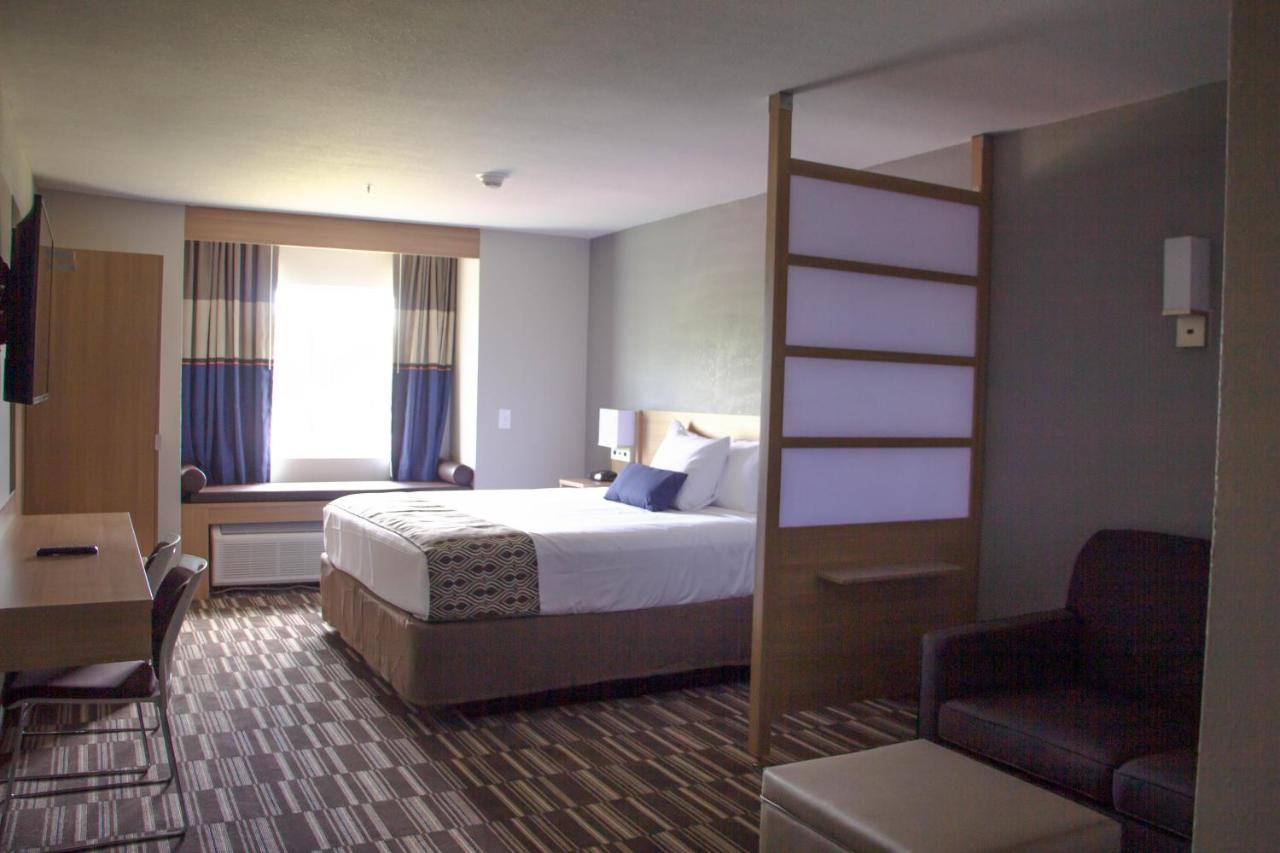 Queen Room - Mobility Access/Non-Smoking at Microtel Inn & Suites by Wyndham Camp Lejeune/Jacksonville