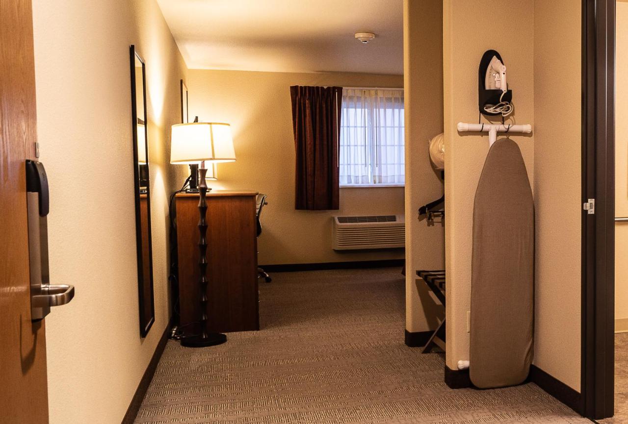 | Newcastle Lodge & Convention Center