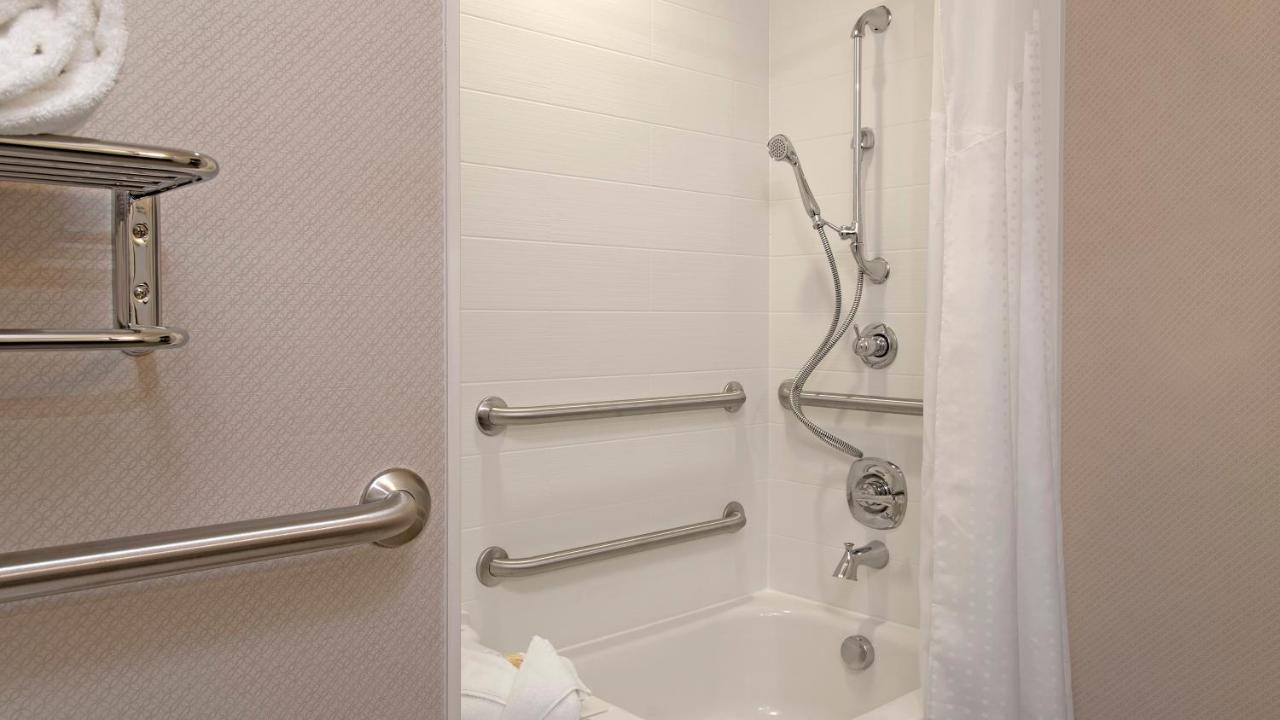 Queen Room with Two Queen Beds and Bathtub - Disability Access at Holiday Inn Indianapolis Airport by IHG