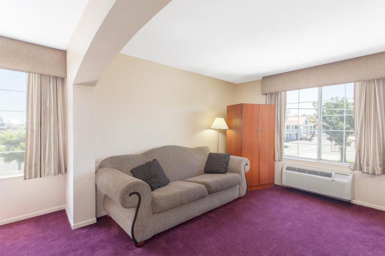 | Ramada by Wyndham Fresno Northwest