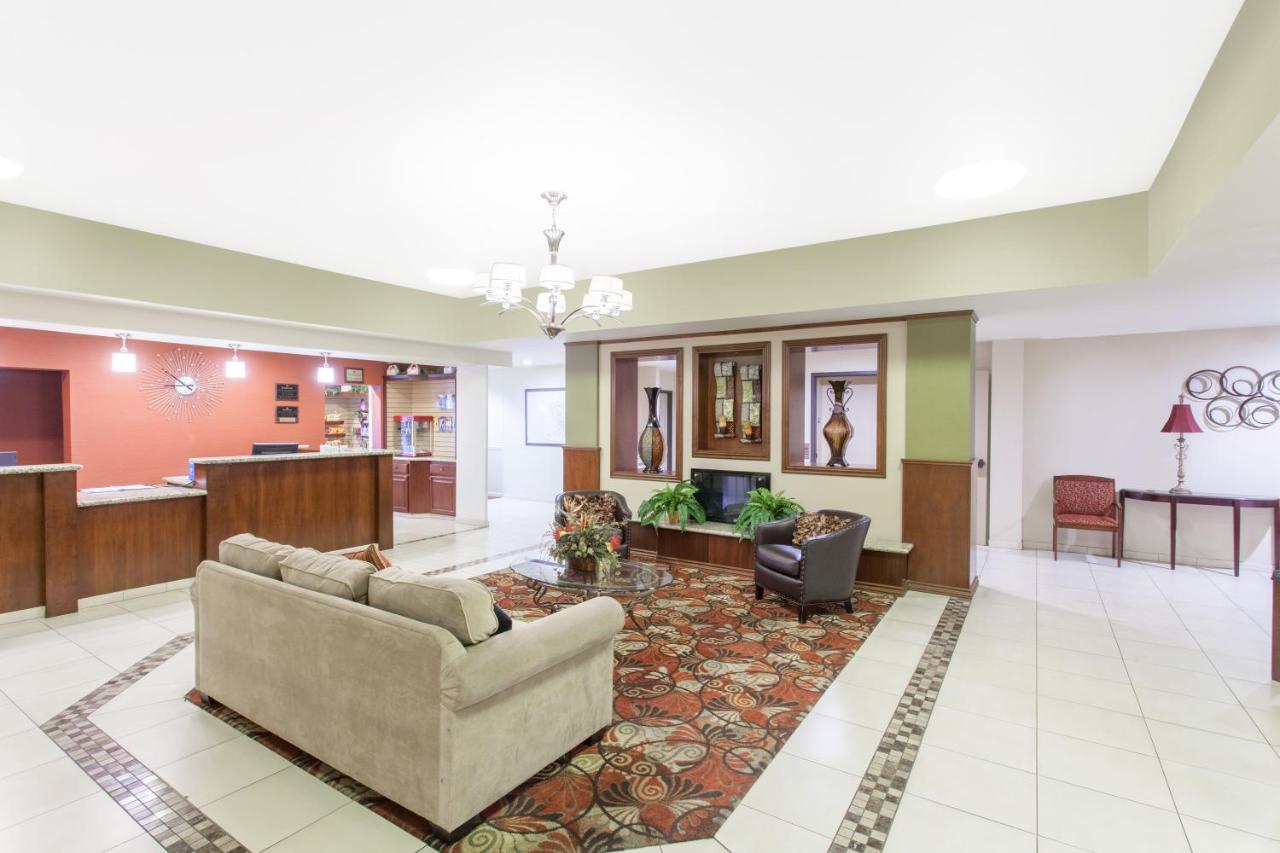| Ramada by Wyndham Fresno Northwest