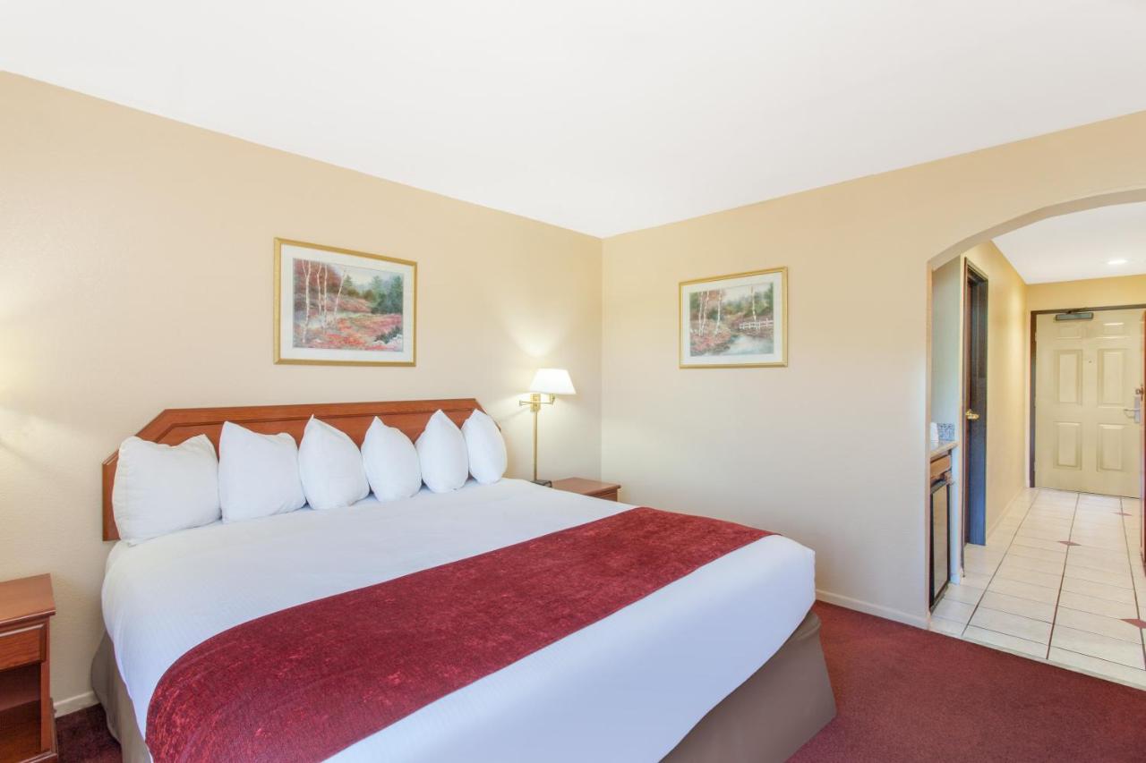 | Ramada by Wyndham Fresno Northwest