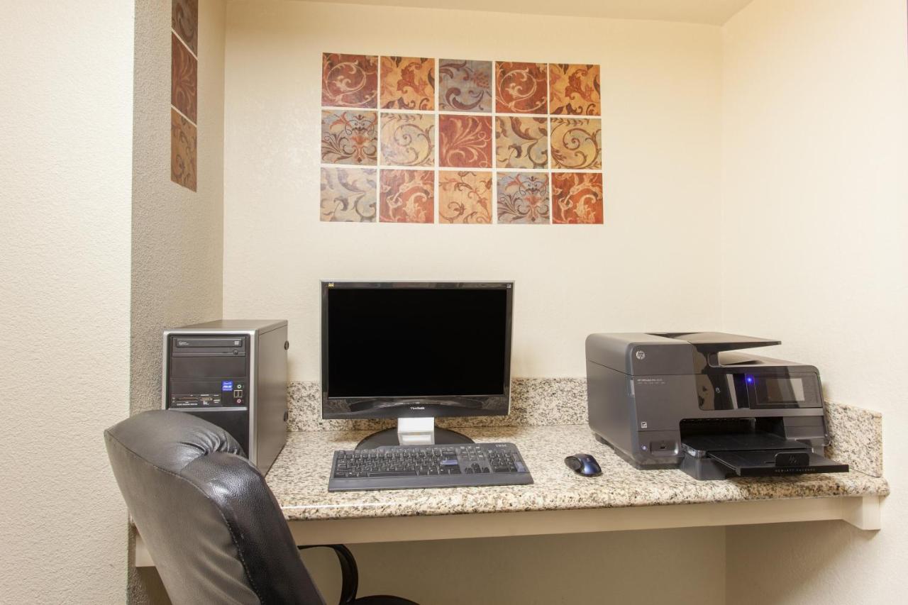 | Ramada by Wyndham Fresno Northwest