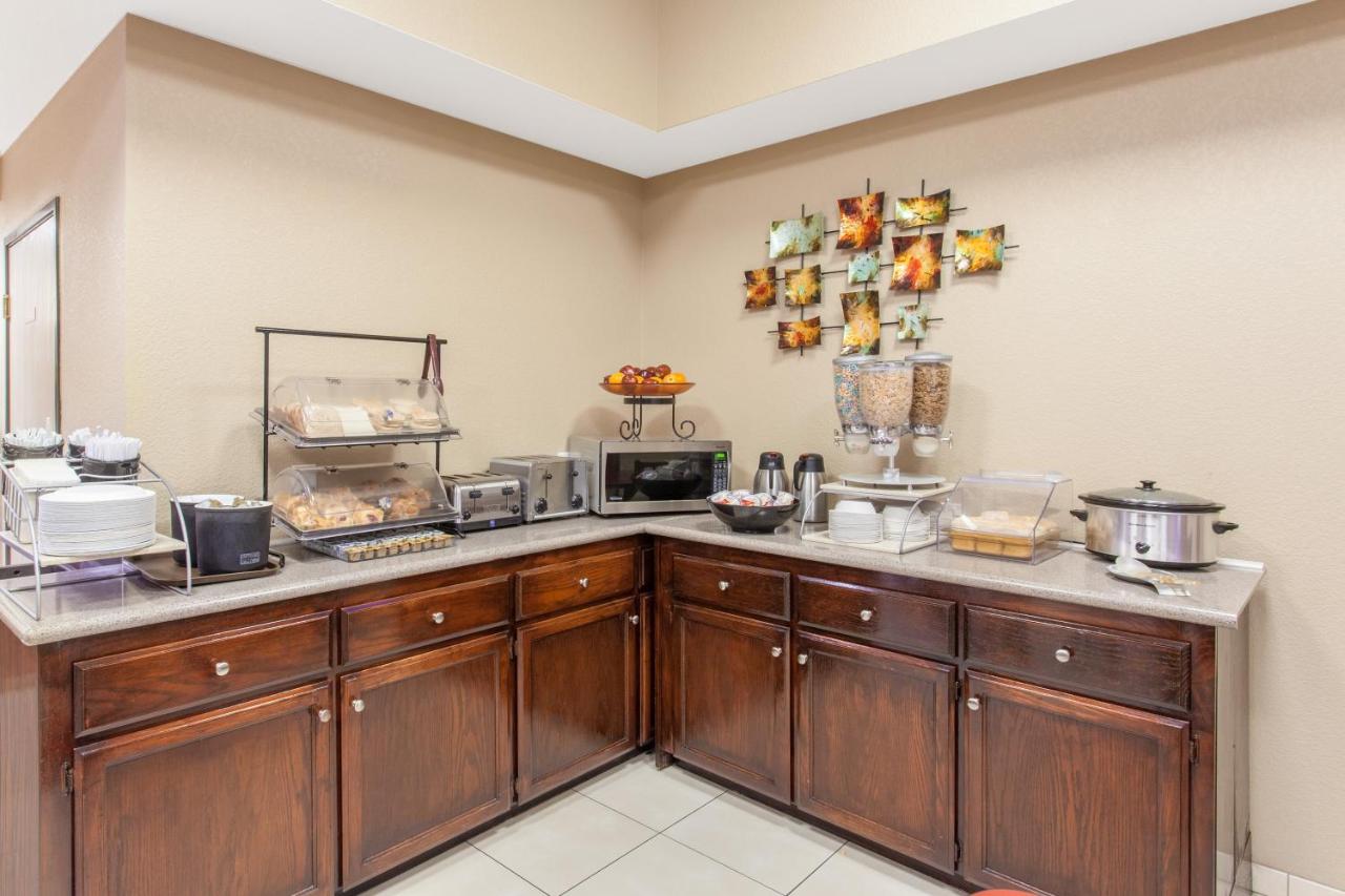 | Ramada by Wyndham Fresno Northwest