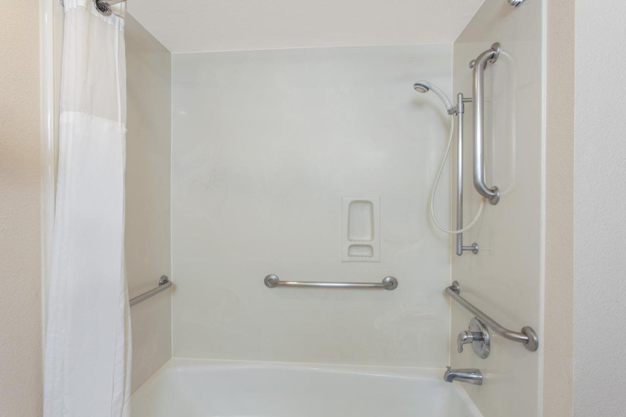 | Ramada by Wyndham Fresno Northwest