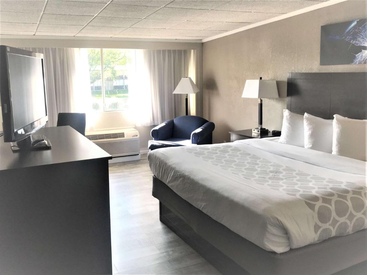 King Room - Non-Smoking/Renovated at SureStay Plus Hotel by Best Western Lehigh Valley