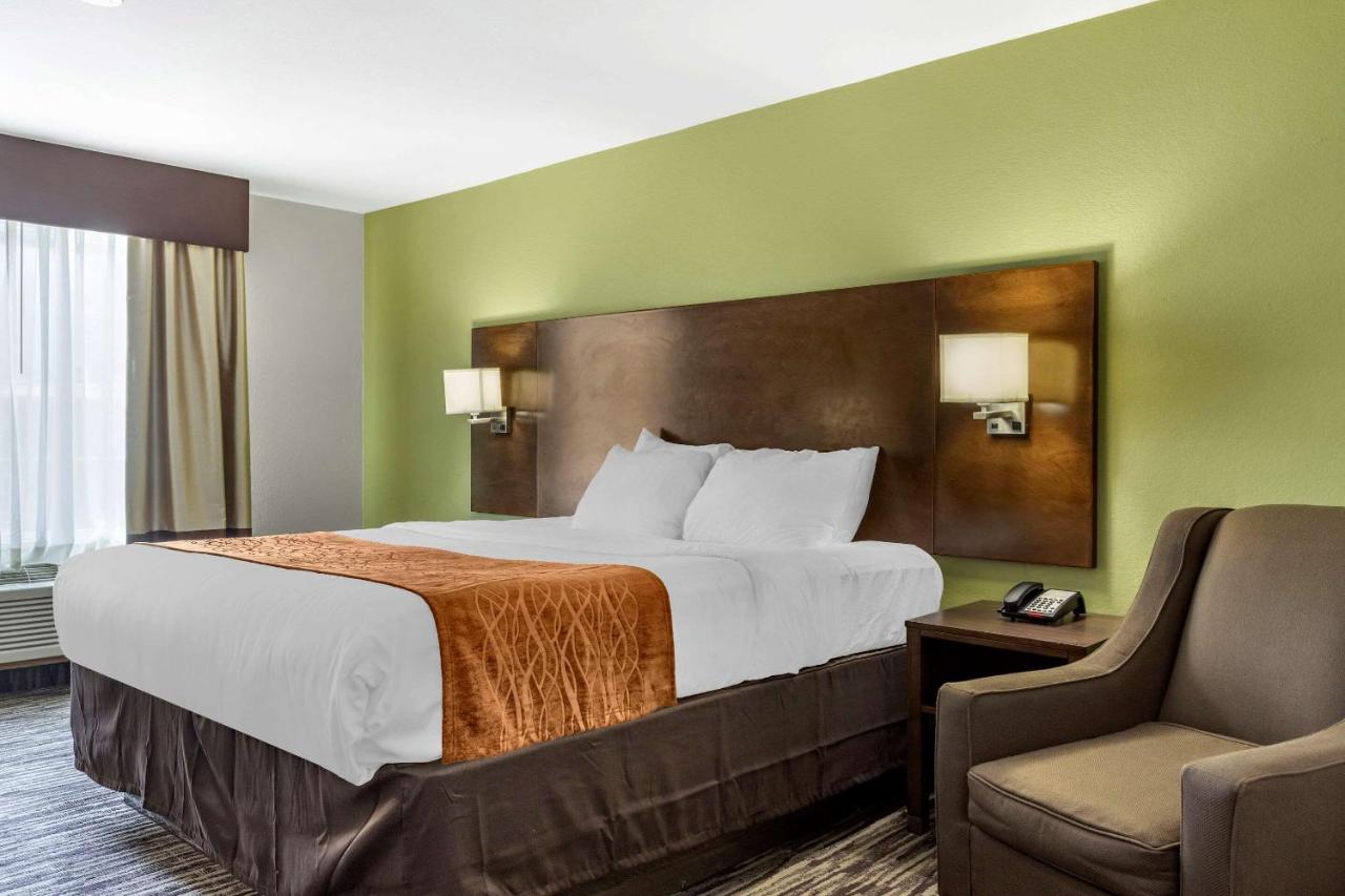King Room - Accessible/Non-Smoking at Comfort Inn & Suites North Little Rock JFK Blvd