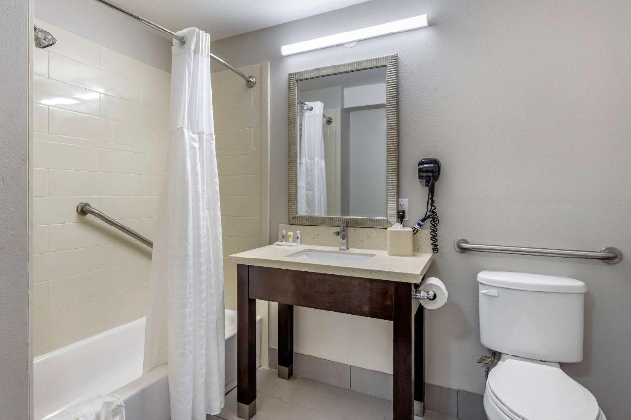 King Room - Accessible/Non-Smoking at Comfort Inn & Suites North Little Rock JFK Blvd