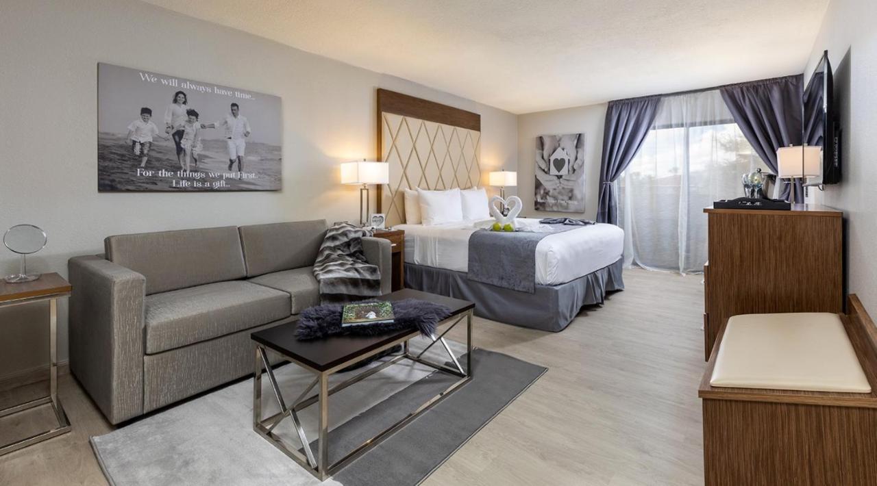 Handicap Royal King Bed with Sofa Bed at Palazzo Lakeside Hotel