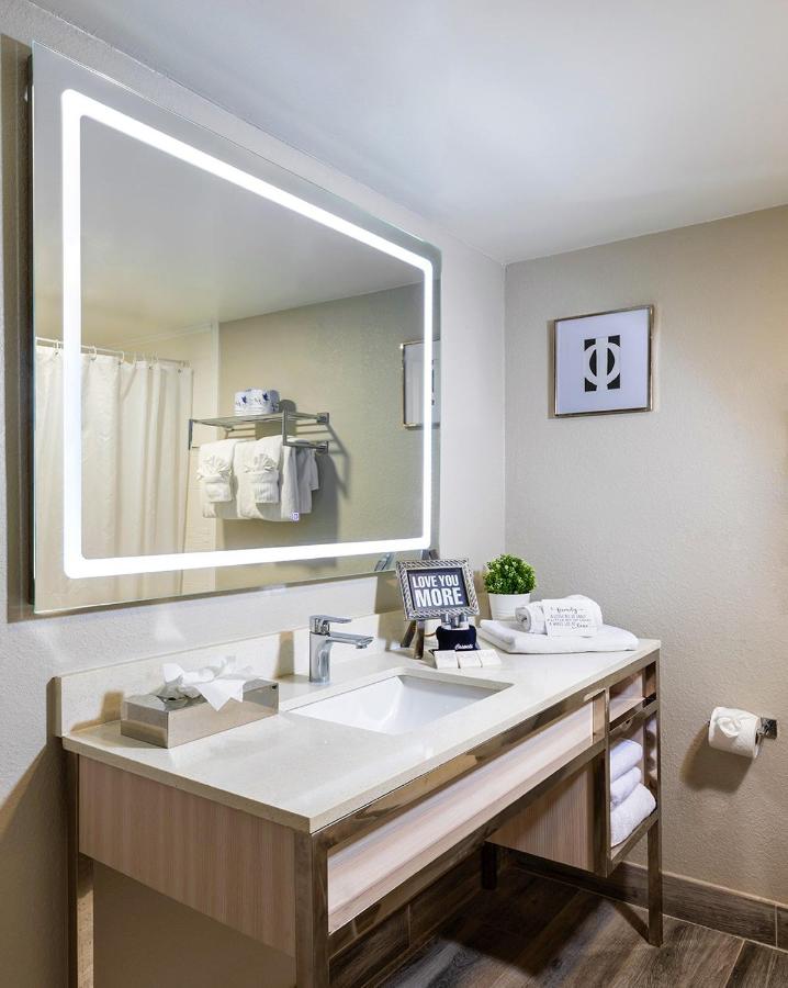Superior King Room with Sofa Bed HOPK at Palazzo Lakeside Hotel