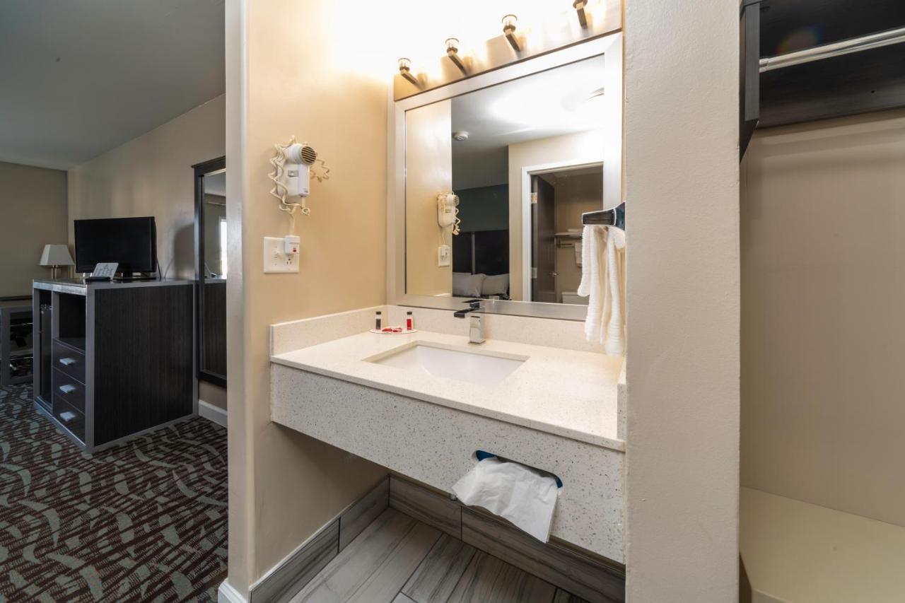  | BridgePointe Inn & Suites by BPhotels, Council Bluffs, Omaha Area
