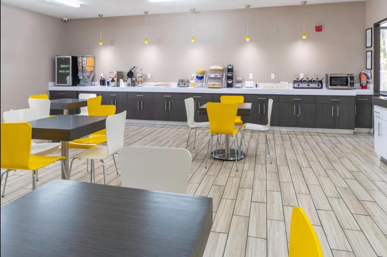 | BridgePointe Inn & Suites by BPhotels, Council Bluffs, Omaha Area