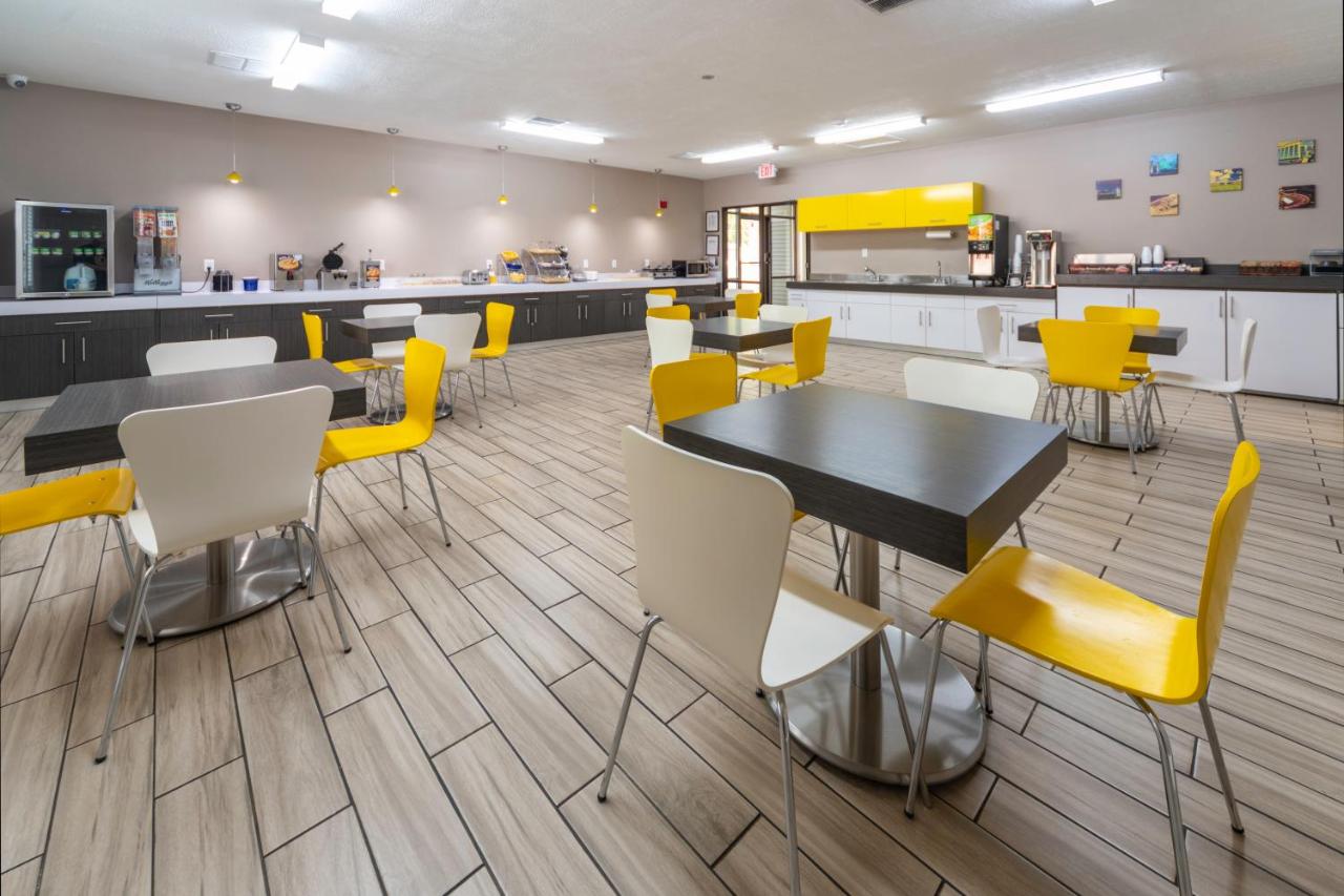 | BridgePointe Inn & Suites by BPhotels, Council Bluffs, Omaha Area