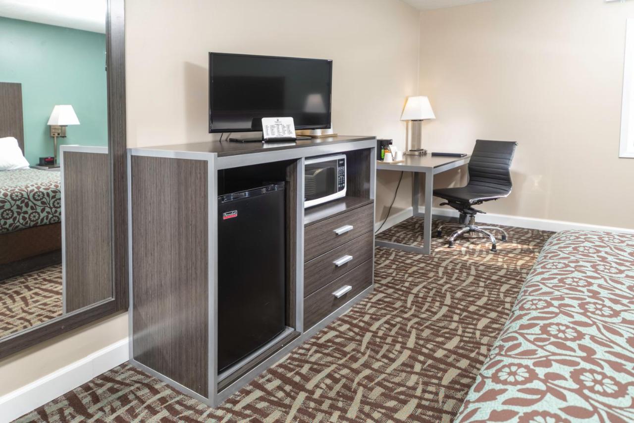 | BridgePointe Inn & Suites by BPhotels, Council Bluffs, Omaha Area