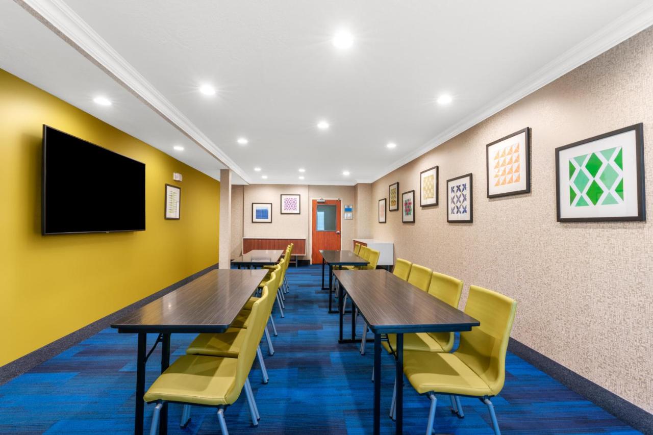 | Holiday Inn Express Hotel & Suites Klamath Falls Central, an IHG Hotel