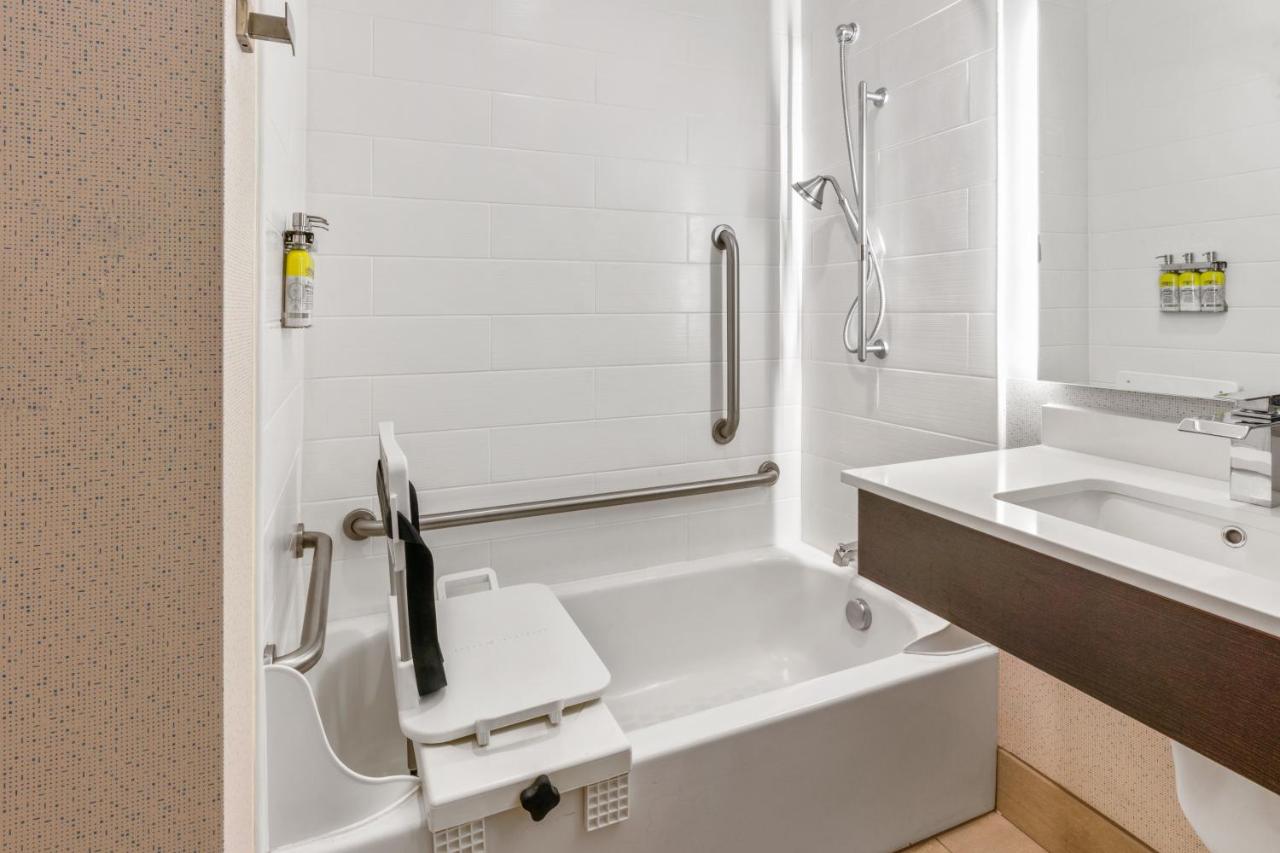 | Holiday Inn Express Hotel & Suites Klamath Falls Central, an IHG Hotel