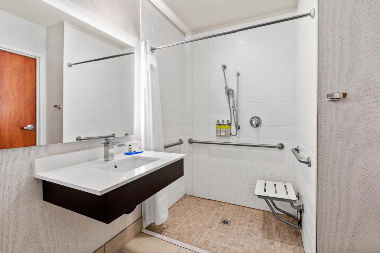 | Holiday Inn Express Hotel & Suites Klamath Falls Central, an IHG Hotel