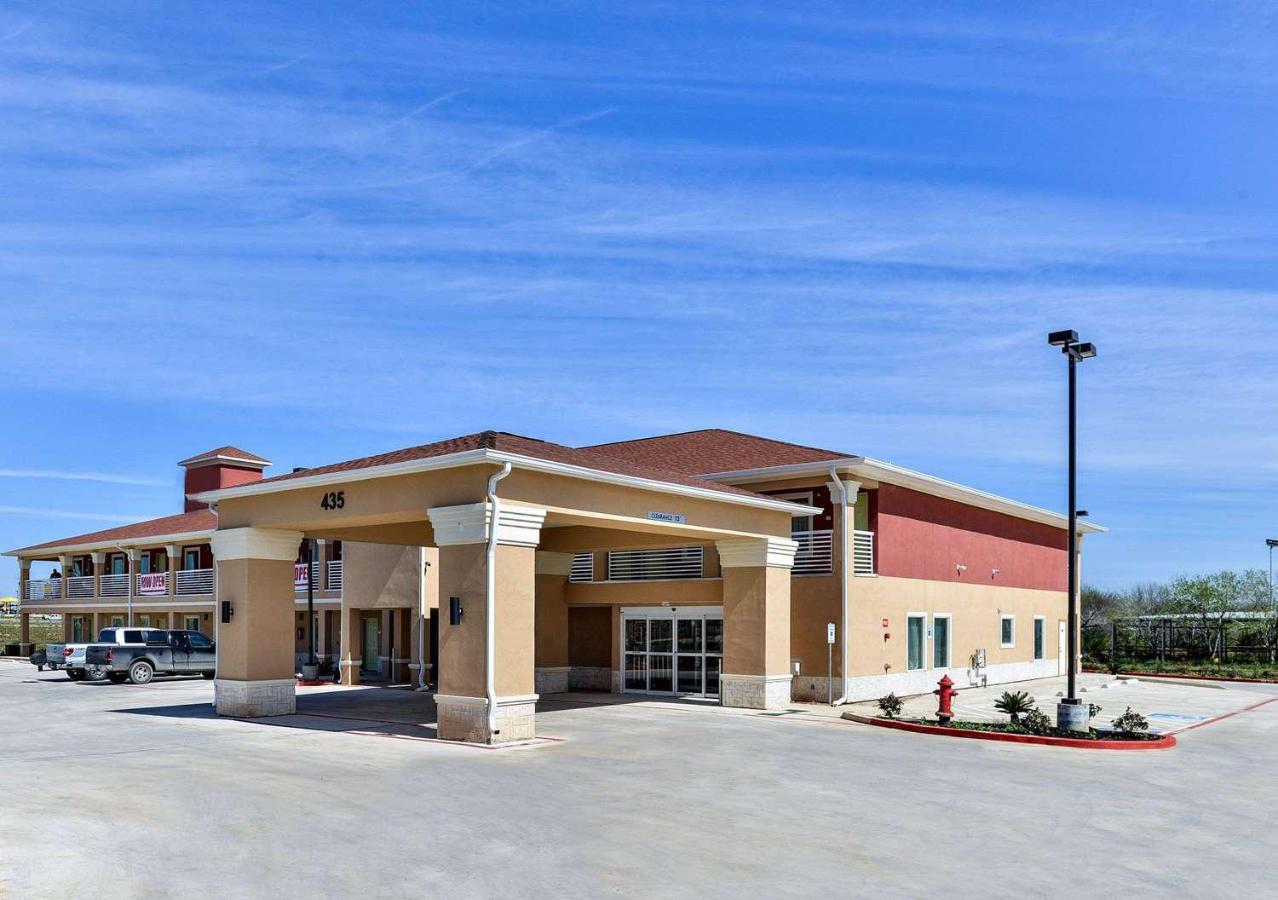 | Scottish Inn & Suites Cotulla, TX