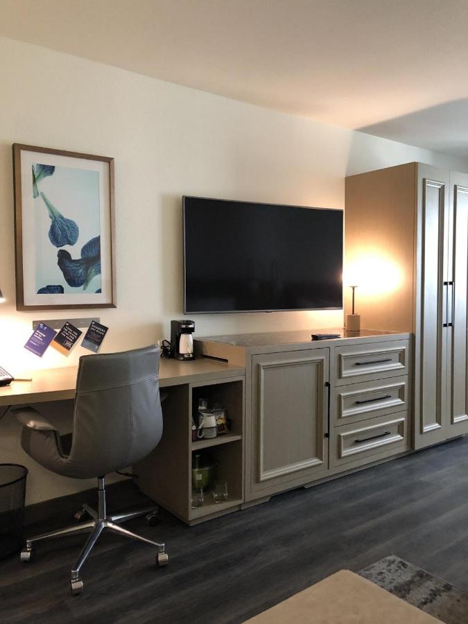 Deluxe King Room at Hyatt Place Santa Barbara