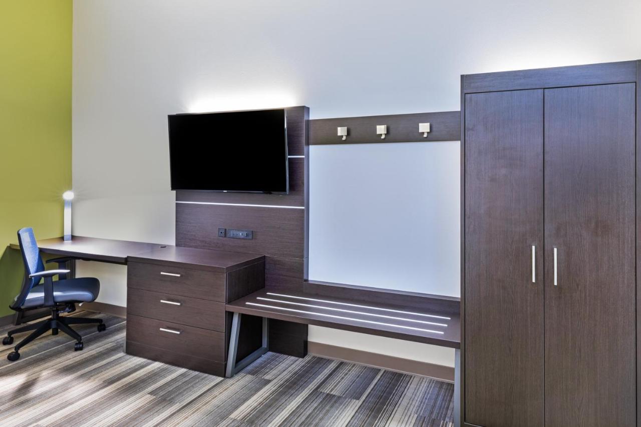 King Room - Hearing Accessible - Roll-in Shower at Holiday Inn Express & Suites Purcell, an IHG Hotel
