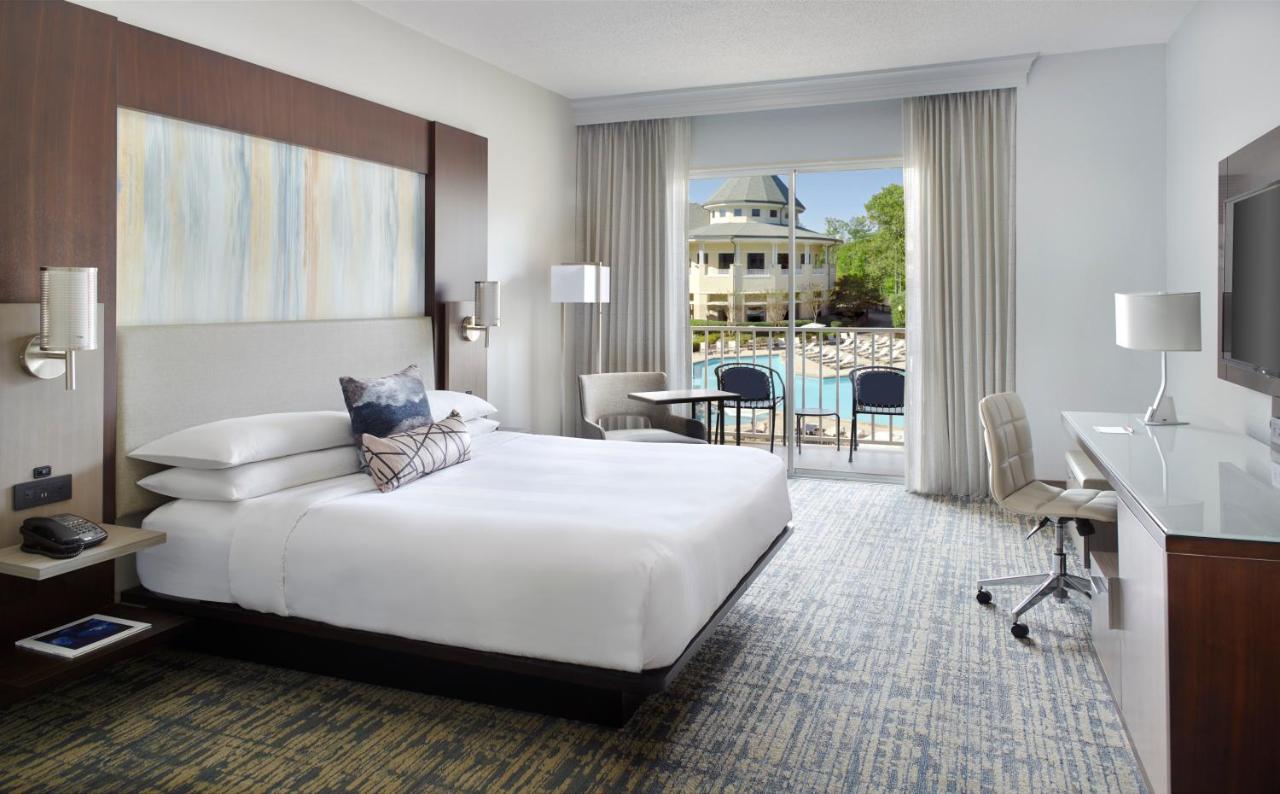 King Room at Atlanta Evergreen Lakeside Resort