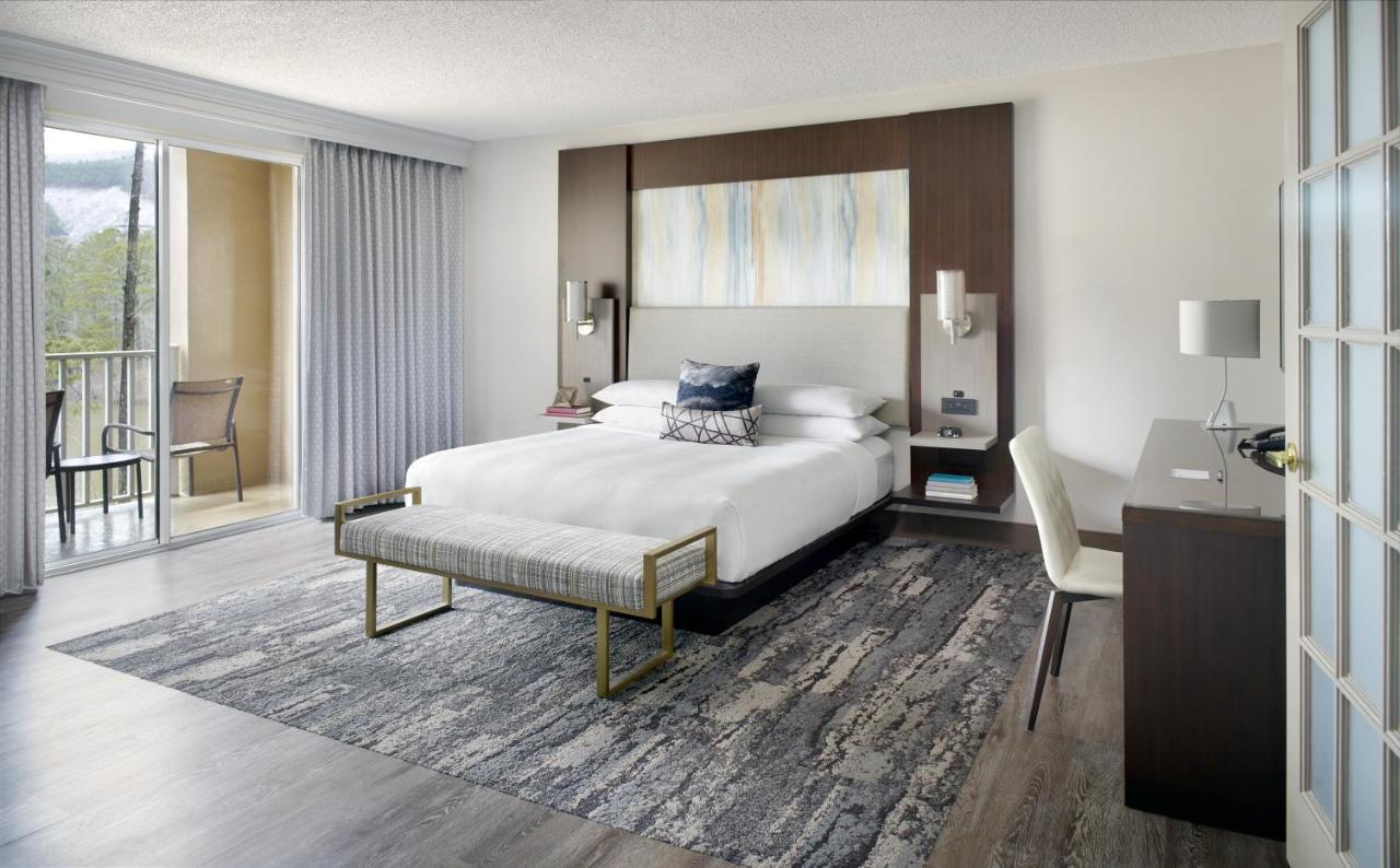 Deluxe King Suite at Atlanta Evergreen Lakeside Resort