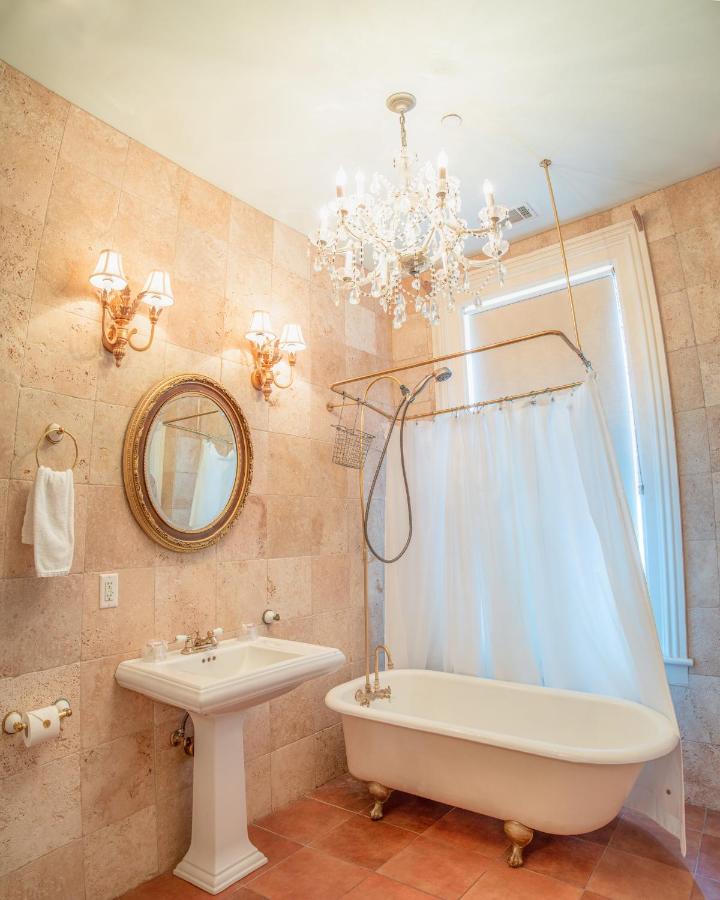 | Justine Inn Savannah