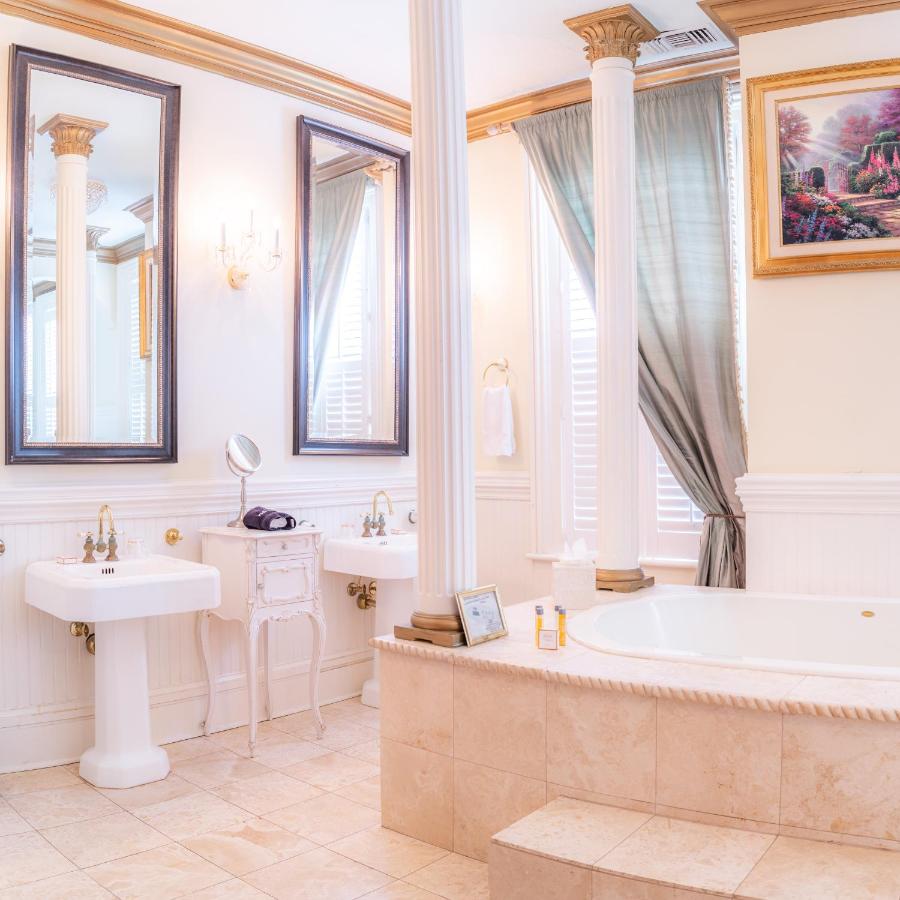 | Justine Inn Savannah