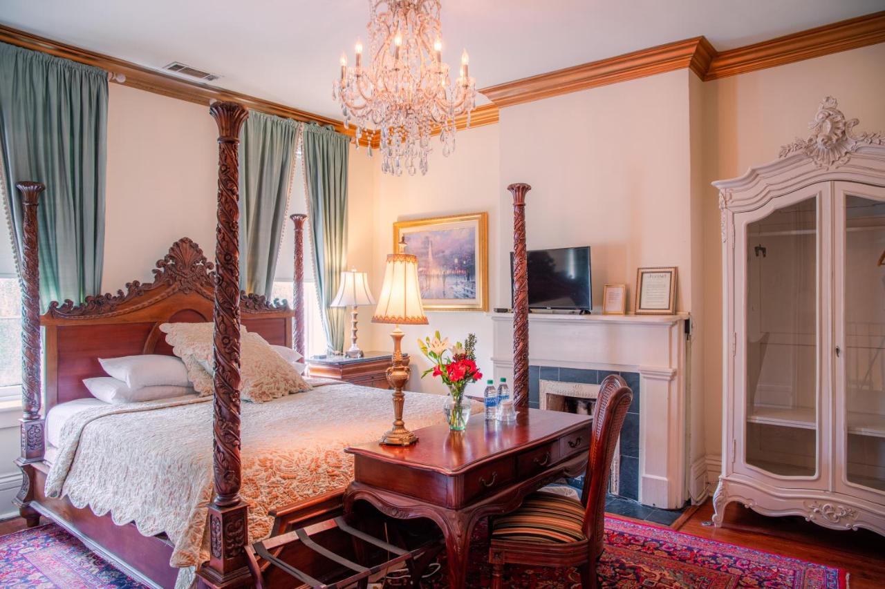 | Justine Inn Savannah