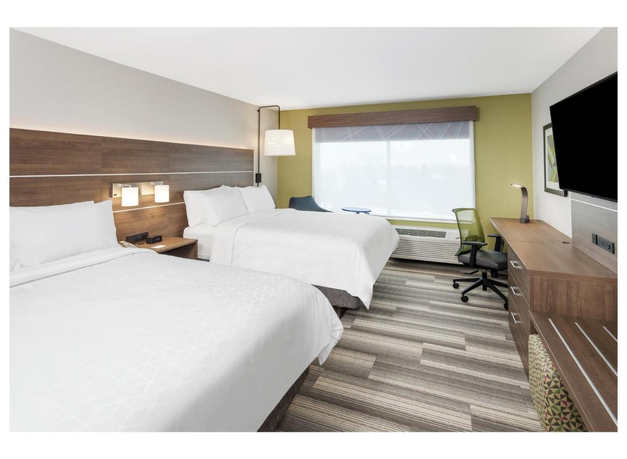 Deluxe Queen Room with Two Queen Beds - Non-Smoking at Holiday Inn Express & Suites Hudson I-94 by IHG