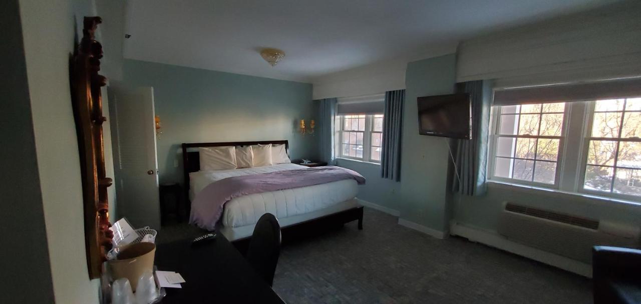 | Lowell Inn