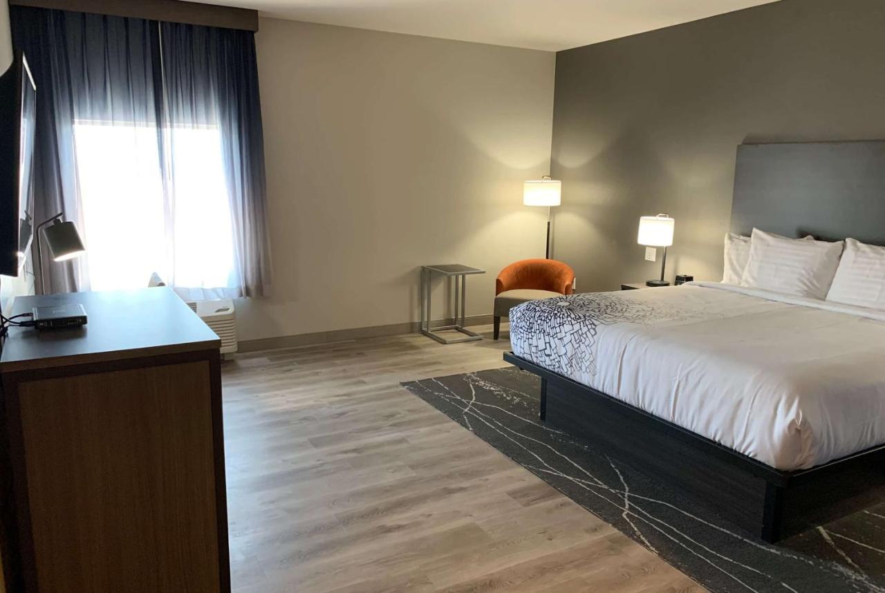 Room #649016009 at La Quinta Inn & Suites by Wyndham Holbrook Petrified Forest