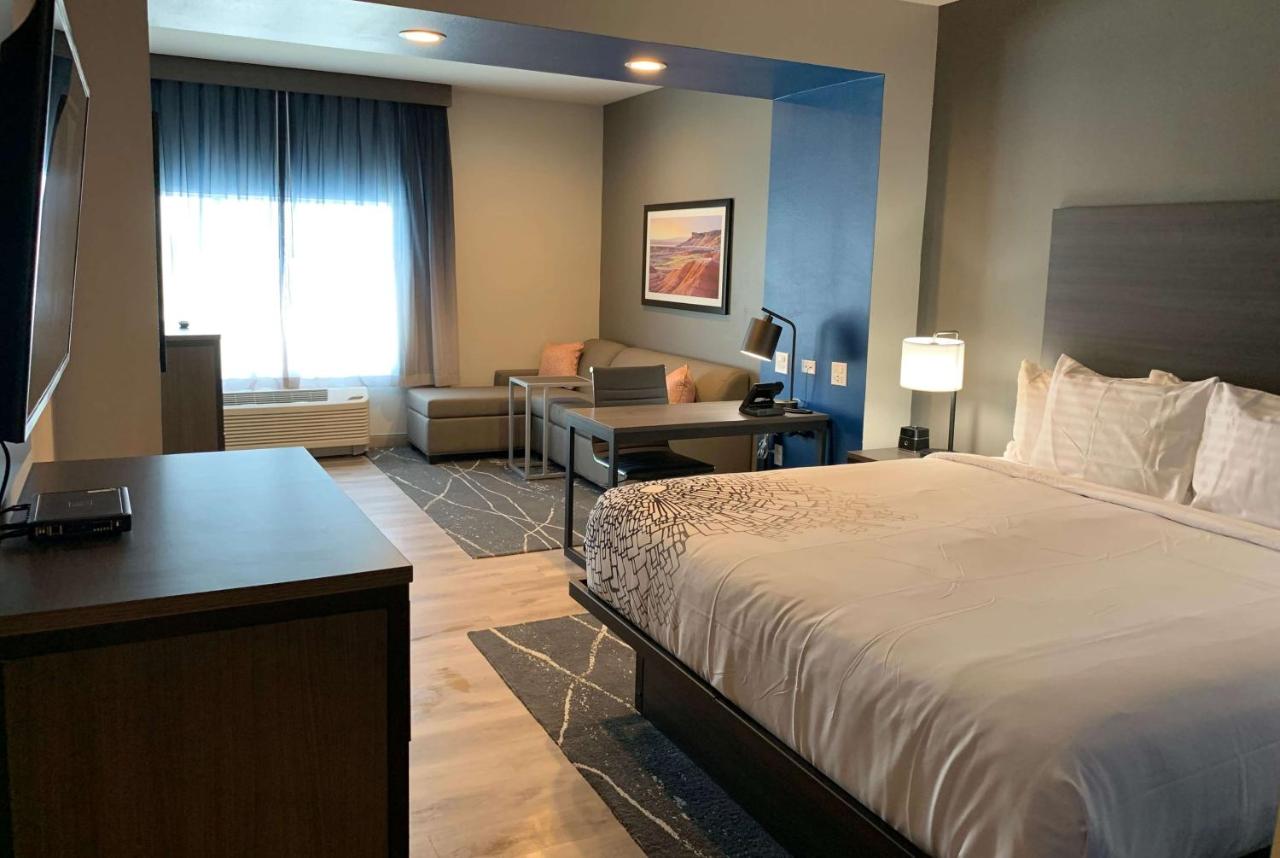 King Suite - Mobility Access/Non-Smoking at La Quinta Inn & Suites by Wyndham Holbrook Petrified Forest