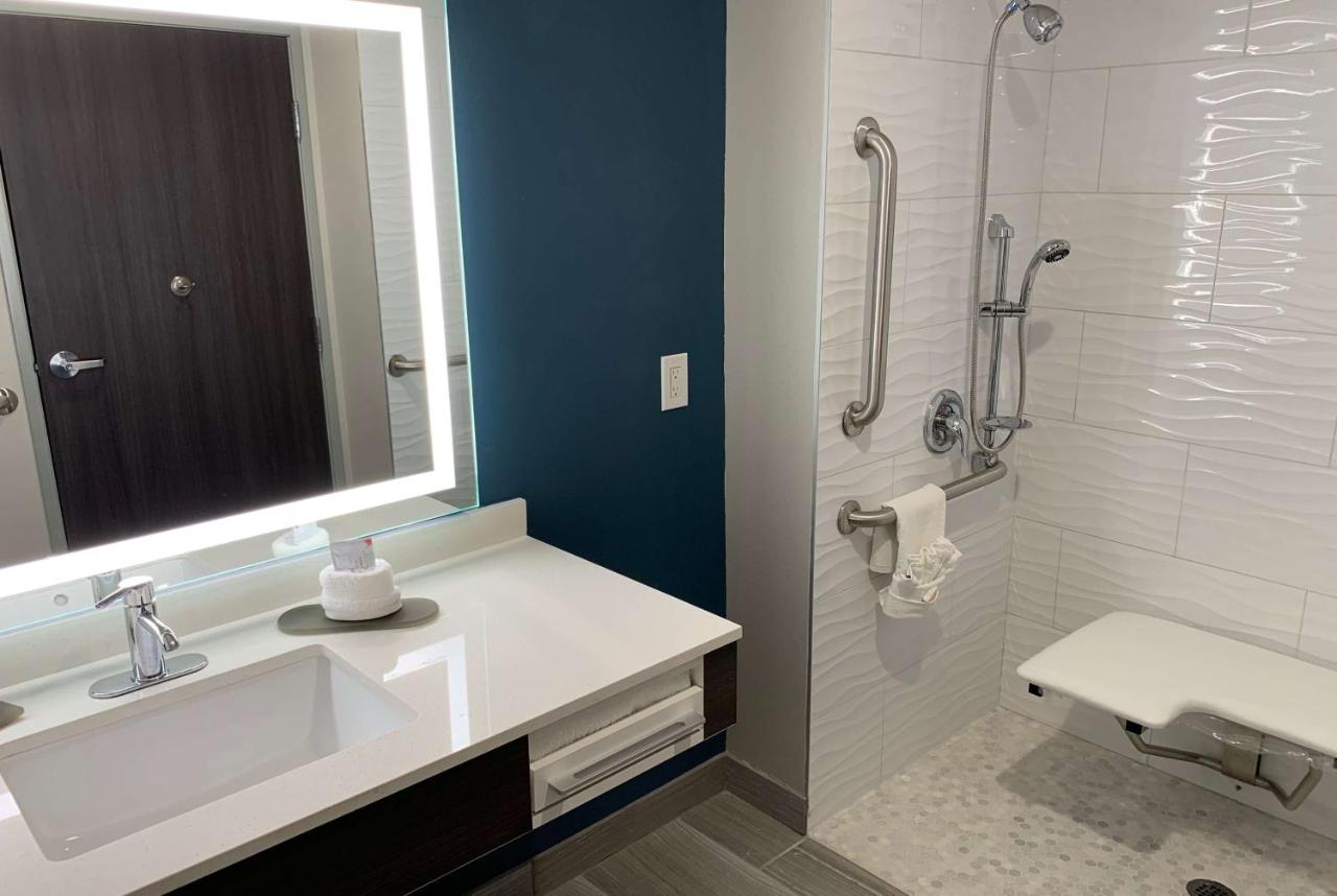 King Suite - Mobility Access/Non-Smoking at La Quinta Inn & Suites by Wyndham Holbrook Petrified Forest