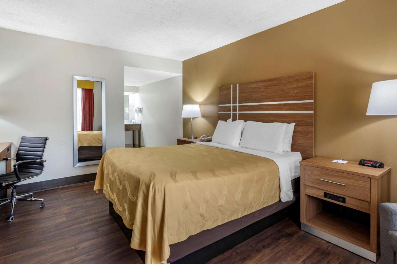 Queen Room - Accessible/Non-Smoking at Quality Inn Brunswick