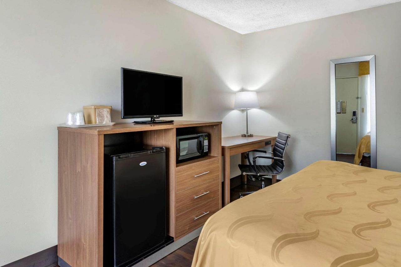 Queen Room - Accessible/Non-Smoking at Quality Inn Brunswick