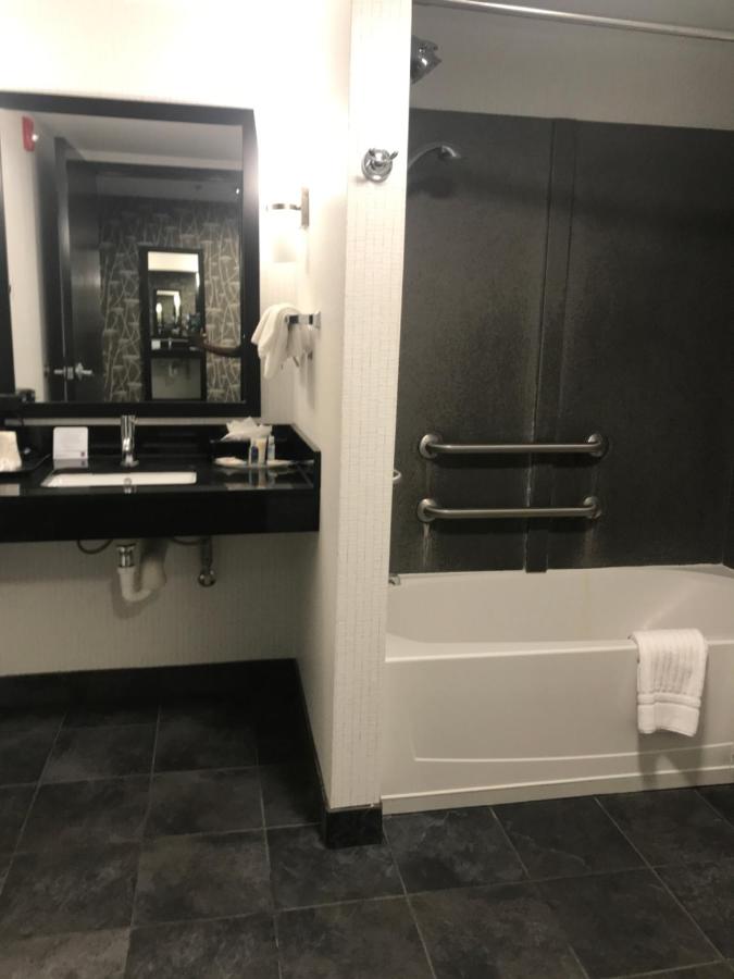 King Suite - Accessible/Non-Smoking at Comfort Suites Williamsburg Historic Area
