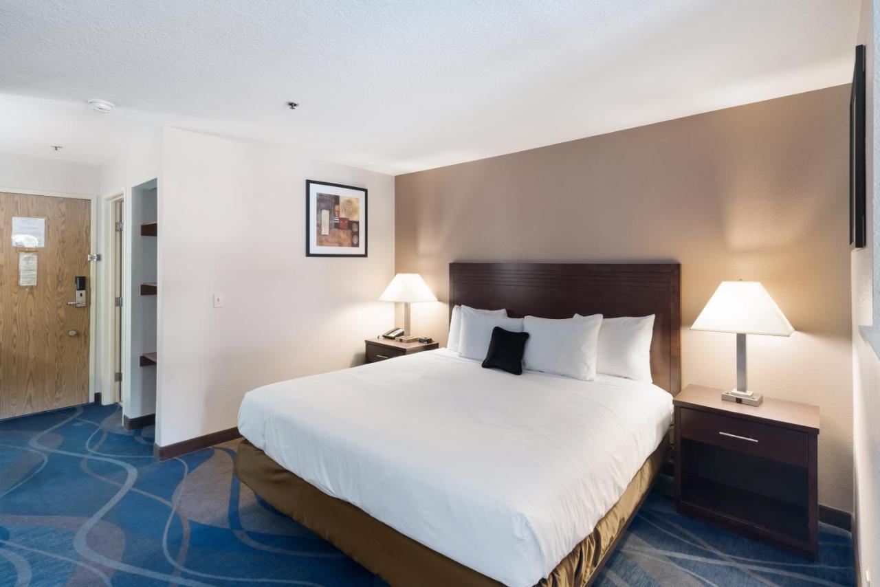 Premium Accessible King Suite at Red Lion Inn & Suites Kennewick Tri-Cities