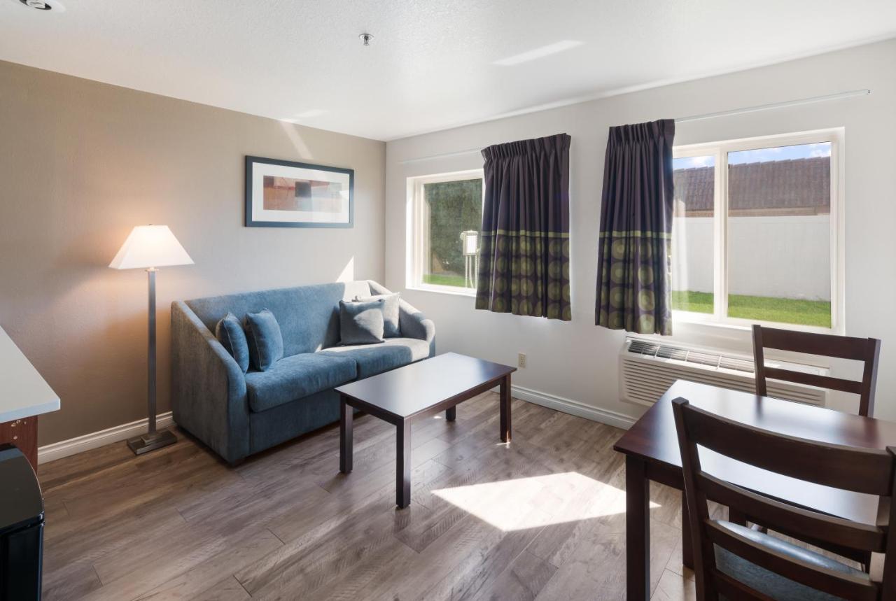 Premium Accessible King Suite at Red Lion Inn & Suites Kennewick Tri-Cities