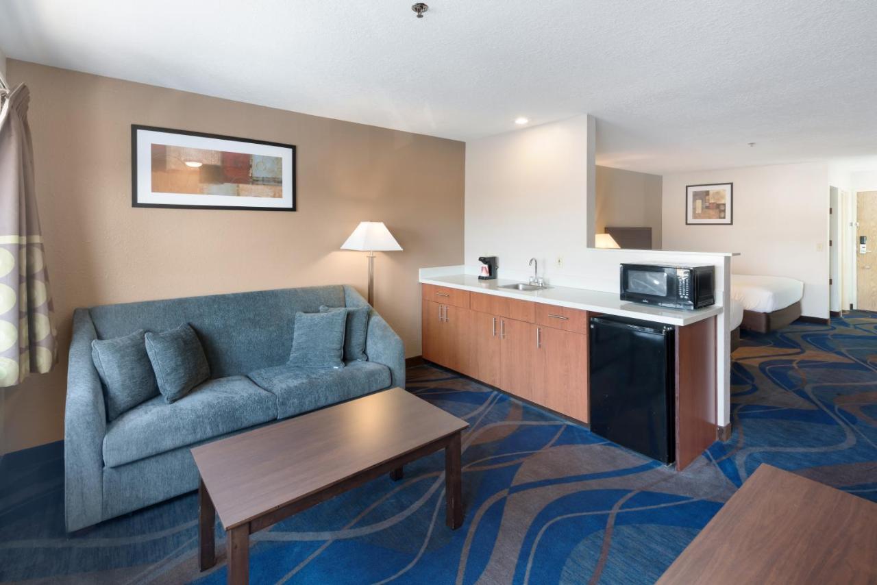 Superior Suite at Red Lion Inn & Suites Kennewick Tri-Cities