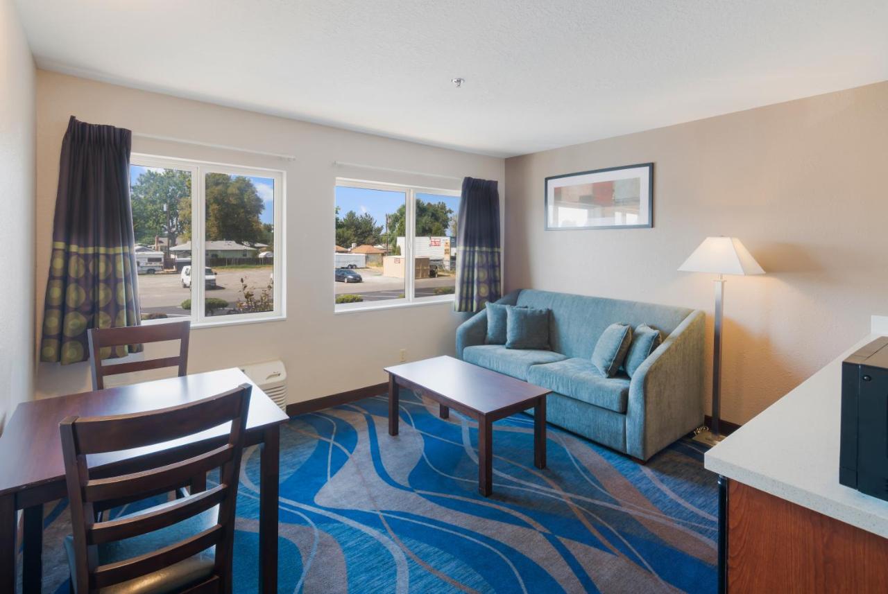 Superior Suite at Red Lion Inn & Suites Kennewick Tri-Cities
