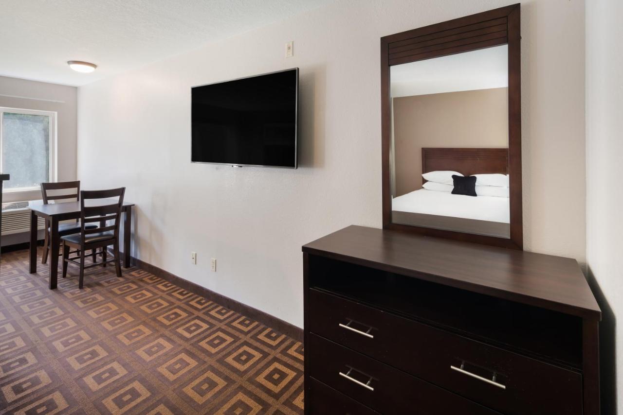 Family Suite at Red Lion Inn & Suites Kennewick Tri-Cities