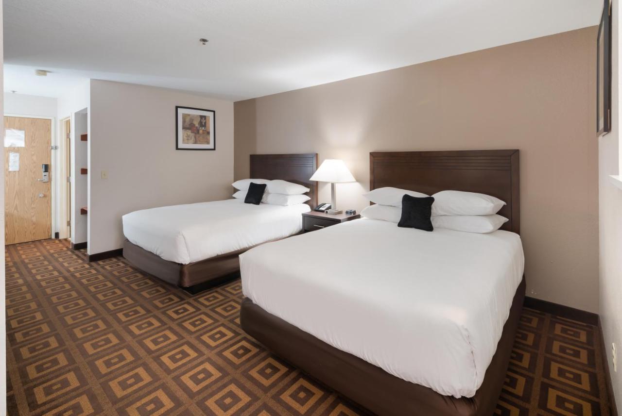 Superior Suite at Red Lion Inn & Suites Kennewick Tri-Cities