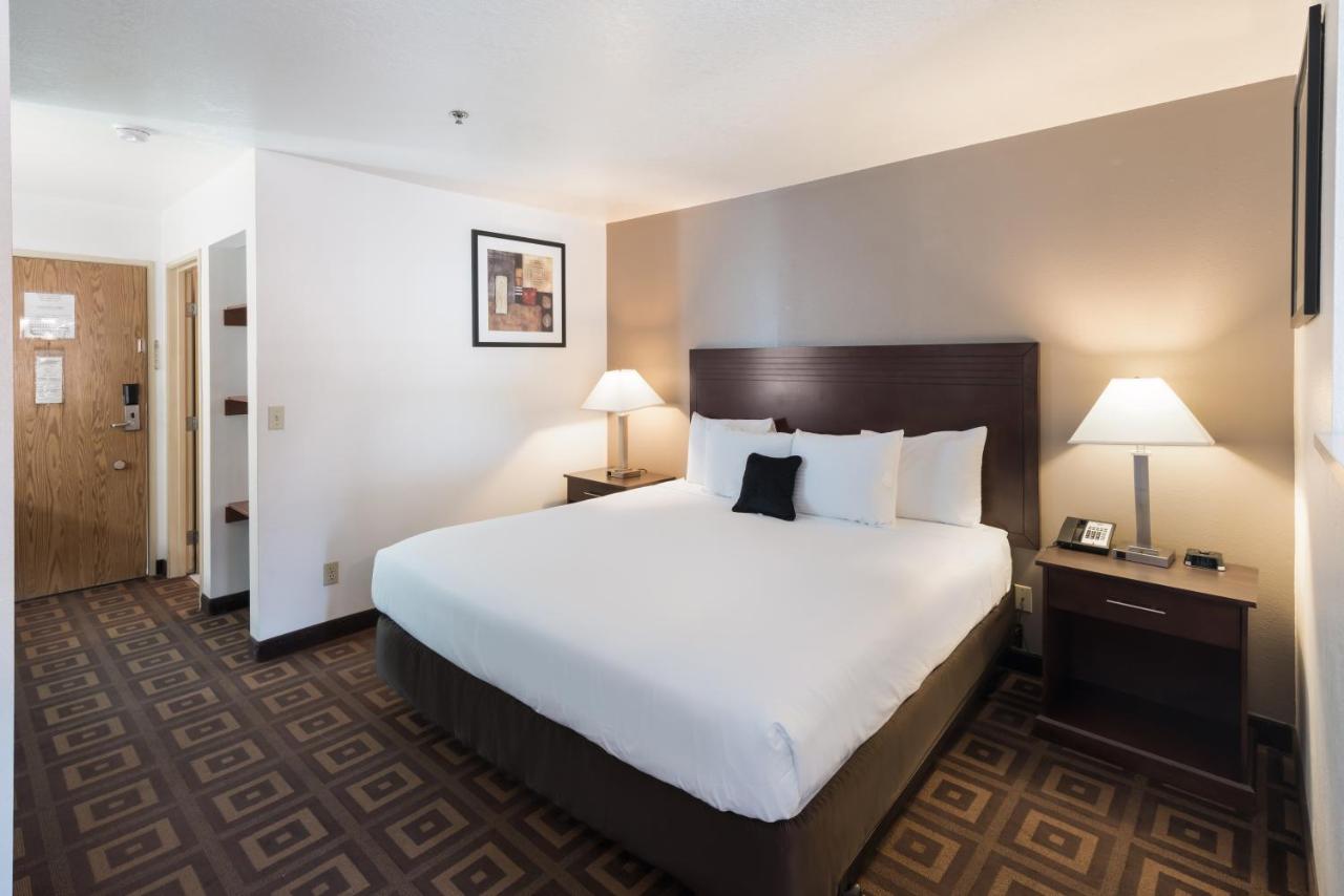 Deluxe King Suite at Red Lion Inn & Suites Kennewick Tri-Cities