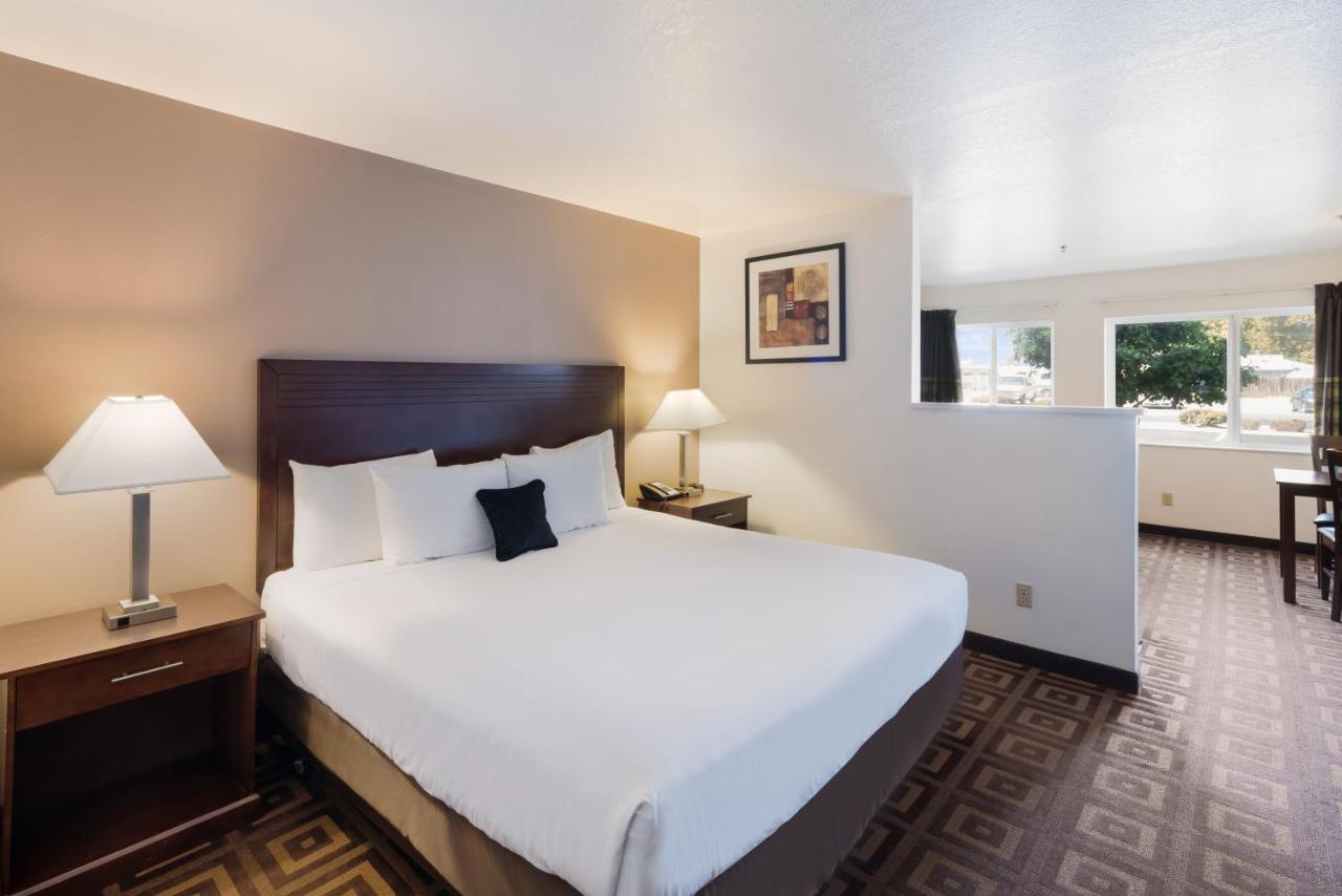 Deluxe King Suite at Red Lion Inn & Suites Kennewick Tri-Cities
