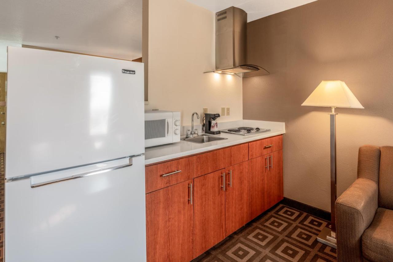 King Room at Red Lion Inn & Suites Kennewick Tri-Cities