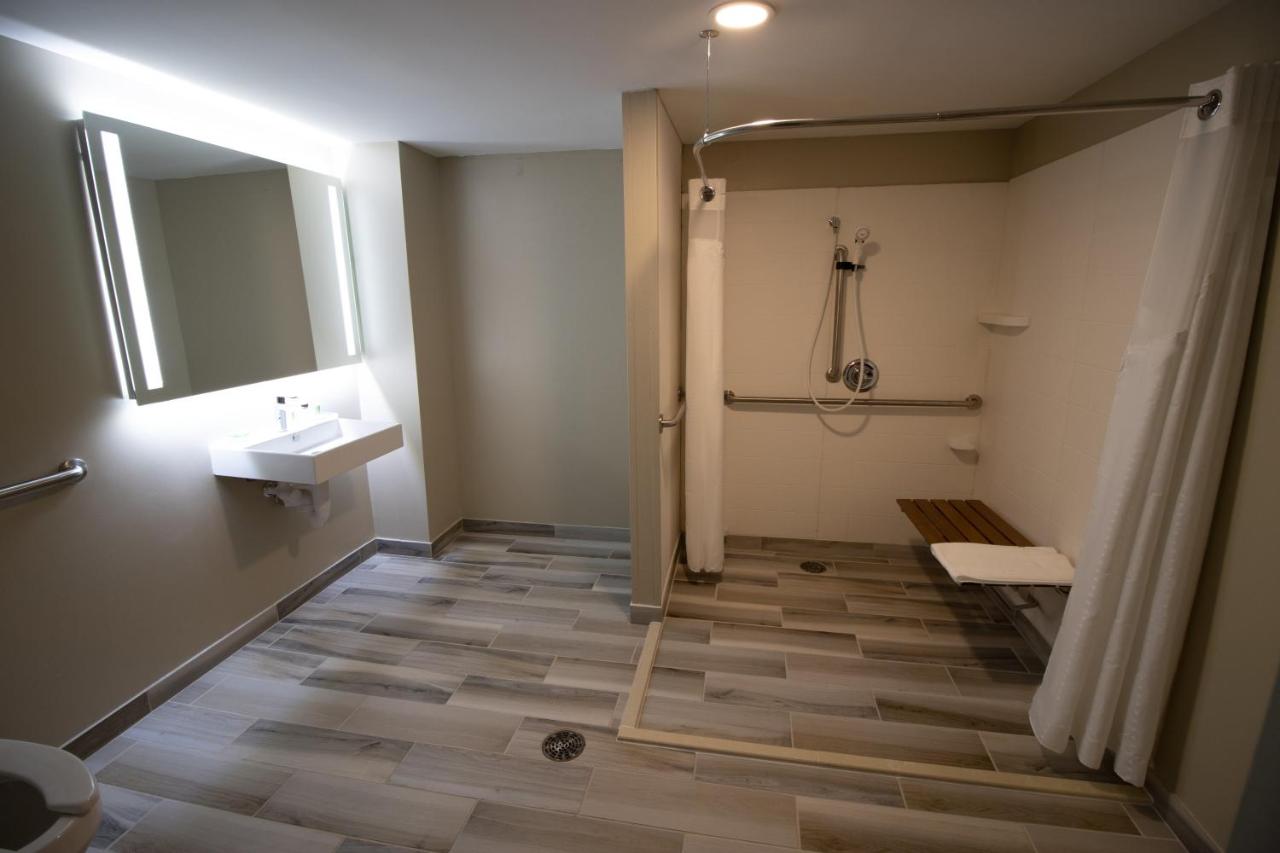 King Room - Hearing Accessible - Roll-in Shower at Holiday Inn Scranton East - Dunmore, an IHG Hotel