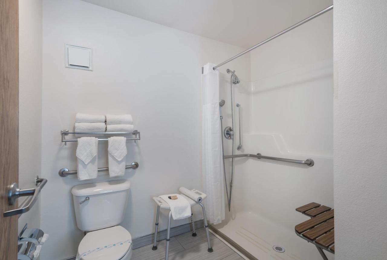 Premium Accessible King Suite at Red Lion Inn & Suites Kennewick Tri-Cities